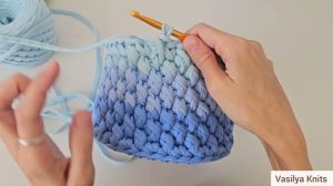 Корзинка из трикотажной пряжи с крышкой. Узор шишечки