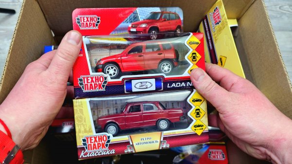 Открываю коробку с моделями Технопарк! Отечественные машины. Про машинки