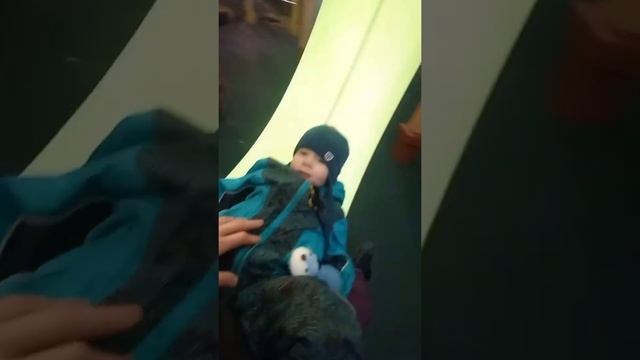 зимние качели с батей в парке у Чёрного Моря смотреть онлайн