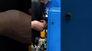 Как залить масло в лубрикатор шиномонтажного станка Si