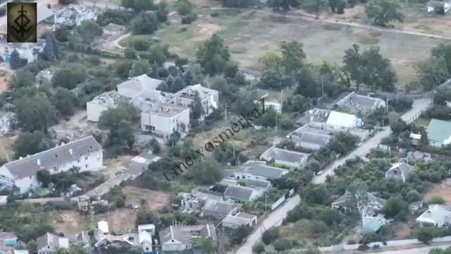 Прилёты планирующих авиабомб Д-30СН по пункту дислокации украинских боевиков в Херсонской области смотреть онлайн