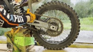 Натяжка цепи на мотоцикле (Эндуро)По делу.