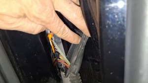 Мало кто знает, как правильно отсоединить разъем двер?