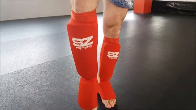 SZ Fighters Протектори за крака тип чорап - червен ластик