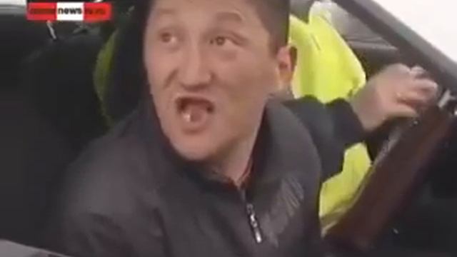 Аж две тапочки слетели