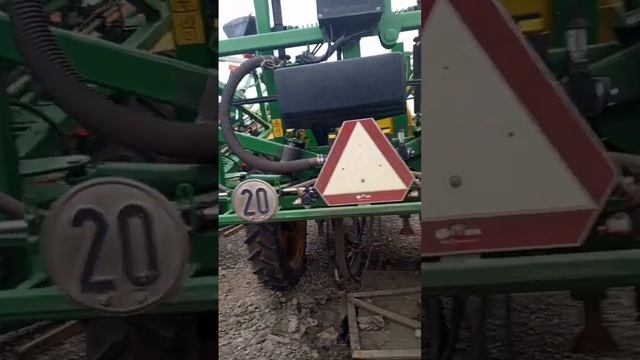 Прицепной опрыскиватель John Deere 732.Продам. смотреть онлайн