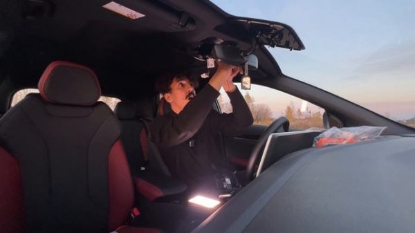 Установка штатного видеорегистратора на GEELY COOLRAY (SX11A3)