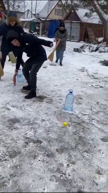 Подметание последнего снега!!! смотреть онлайн