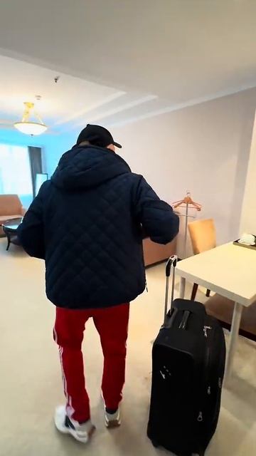 ЖЕКА-ЕВГЕНИЙ ГРИГОРЬЕВ- Я МЕНЯЮ КАК ПЕРЧАТКИ ГОРОДА смотреть онлайн