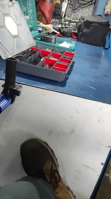 Шуруповёрт + заклепочник смотреть онлайн