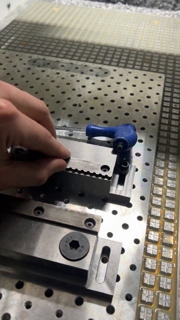 Лютые тиски #cnc #чпу #фрезеровка смотреть онлайн