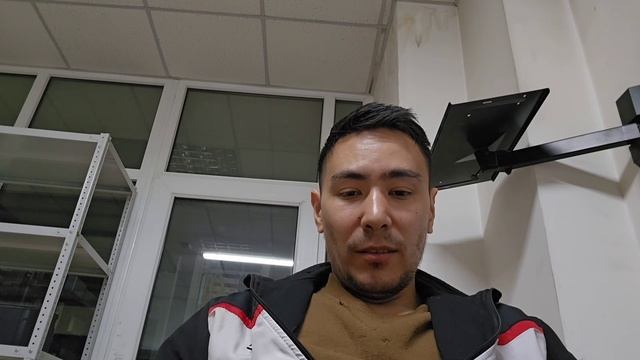 О бодибилдинге, упражнения для плечей и груди, машина ?