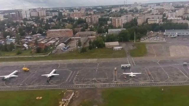 Взлет Let L-410 в а/п Сыктывкар
