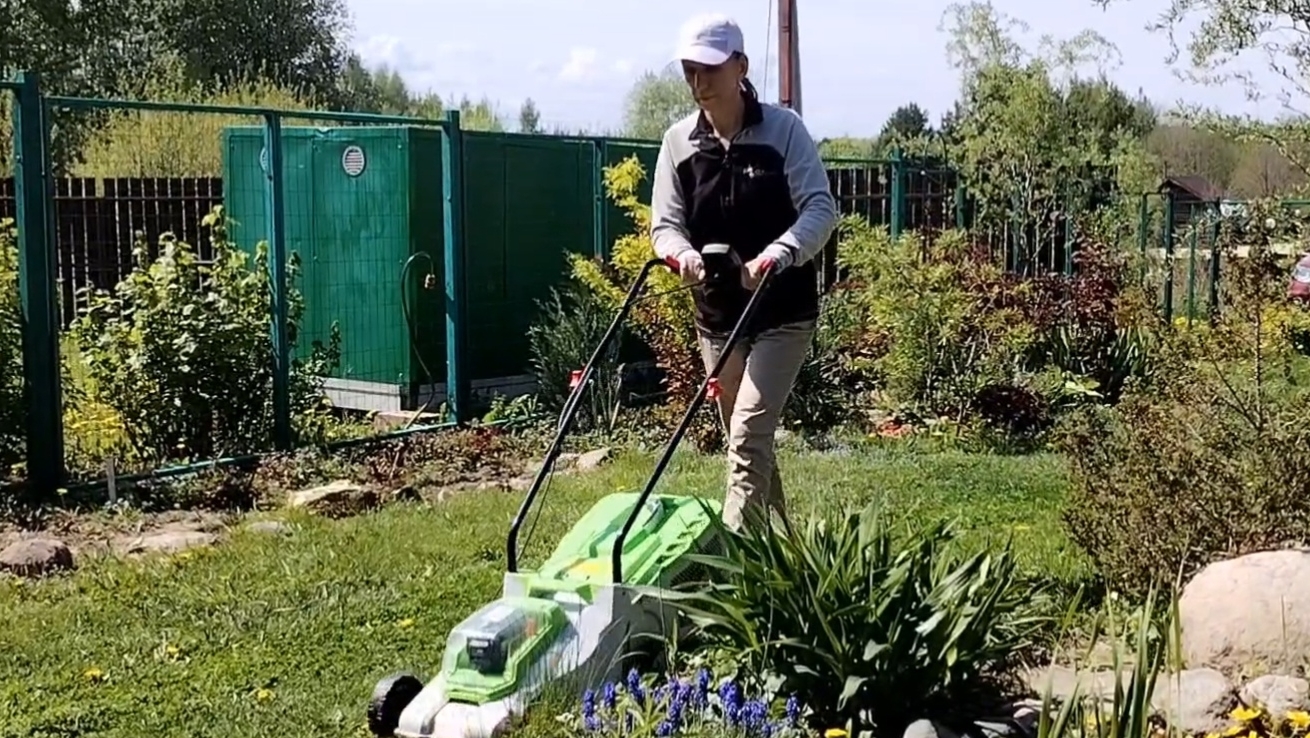 Сажаем однолетние георгины. Прекрасный проведённый выходной в деревне. смотреть онлайн