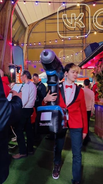 Самый большой шуруповёрт в мире на премии Лучший Блог? смотреть онлайн