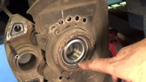 Замена подшипника ступицы колеса, не снимая стойки.