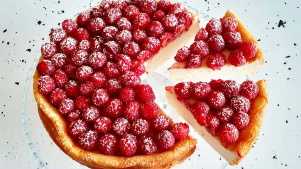 Творожная запеканка очень нежная. Простой рецепт выпечки из творога! смотреть онлайн