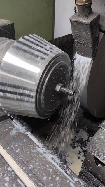MrAnatol Rascu Круглая шлифовка необычной детали #engineering #machin смотреть онлайн