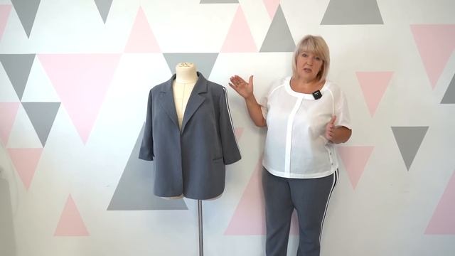 Шикарный костюм в спортивном стиле. Модный образ свои?