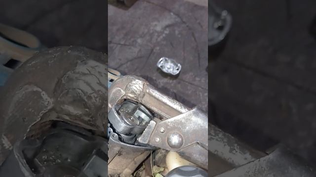 Как открутить храповик на триммере.