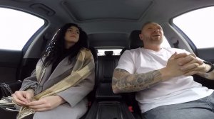 Красивая халявщица хотела получить от таксиста дом и машину