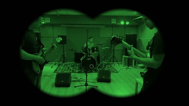 медведь давит ушки2