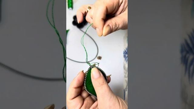 Upcycling Broch. Апсайклинг, брошь из молнии.