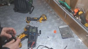 Аккумуляторный гайковёрт  DeWalt(Китай)  нет запуска - рем