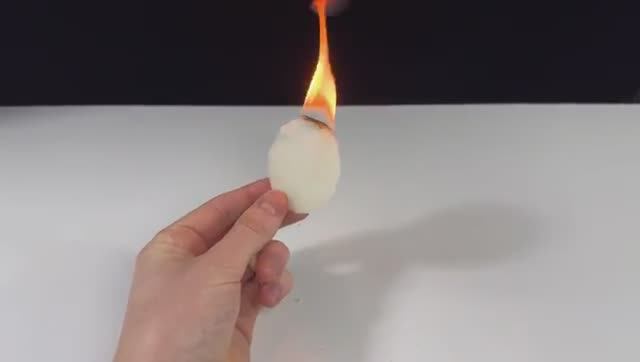 Просто вылейте воск для свечей на вату! Вы будете поражены этим изобретением! смотреть онлайн