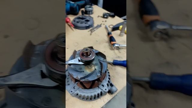 Chrysler Pacifica: Ремонт и обслуживание генератора смотреть онлайн