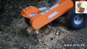 Измельчитель пней в работе