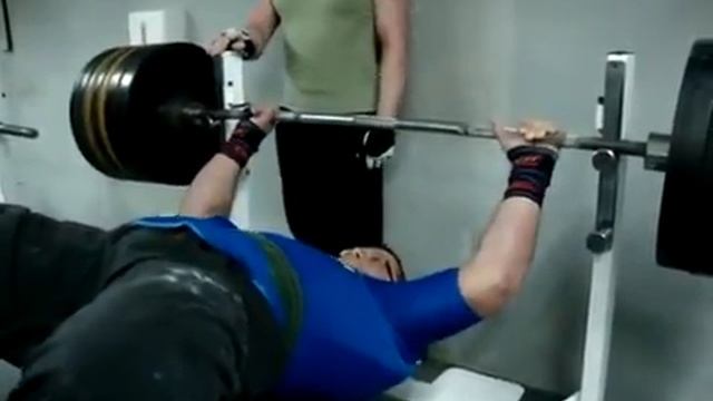 Жим лежа 300 кг упали на лицо, Малянов Игорь