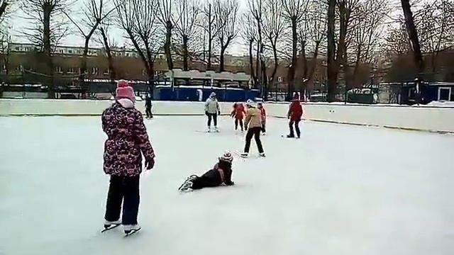 Учим Аню кататься на коньках смотреть онлайн