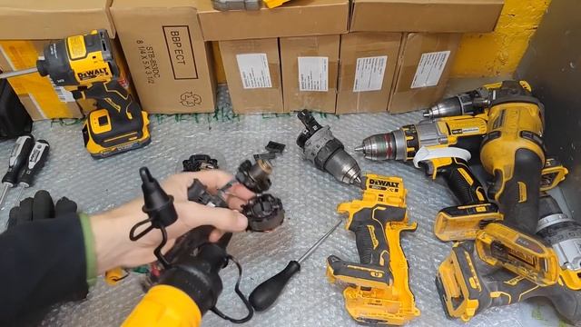 Как не нужно работать шуруповертом DeWALT DCD800