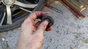 Замена верхних опор заднего амортизатора (бубликов) в?