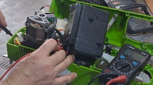 Аккумуляторная пила greenworks 40В после включения не работ