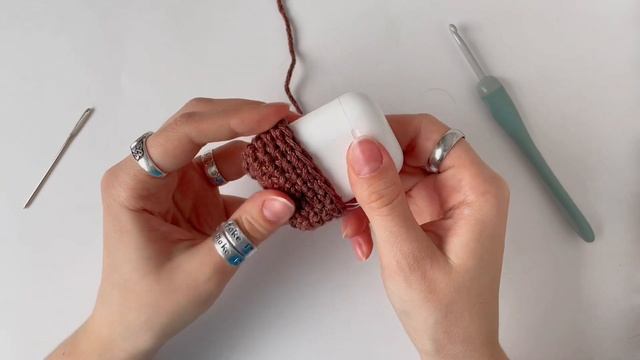 Простейший МК чехол для наушников крючком смотреть онлайн