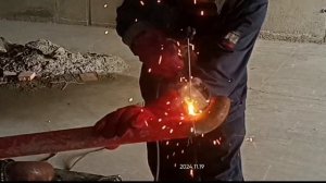 Привариваю отвод 50 к трубе.#welding #сварка #welding #обучение?