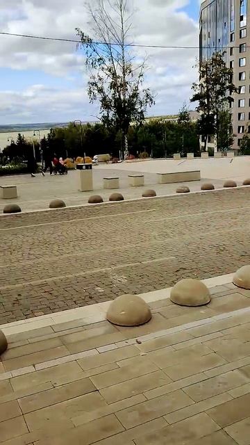 Спуск по лестнице к монументу Дружба народов, Ижевск