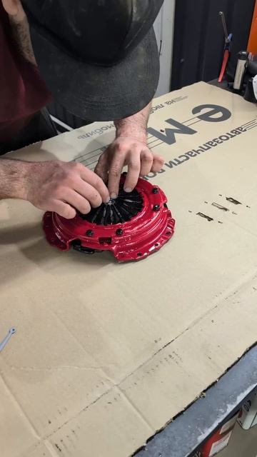 Часы из сцепления #залипательно #интересное #прикольн? смотреть онлайн