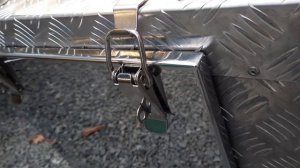 Сделал инструментальный ящик на грузовик с двумя отки