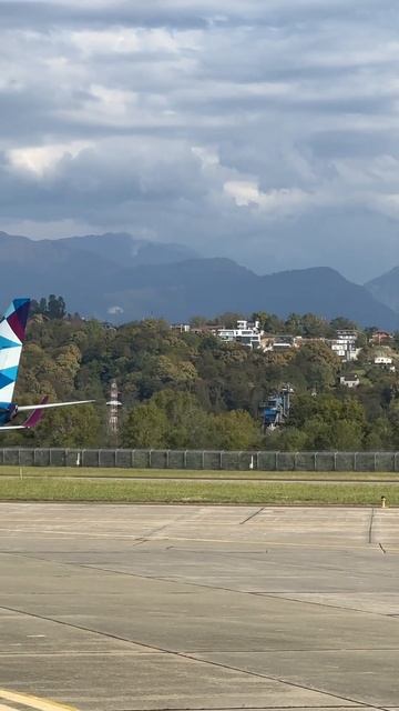 Красивые и эффектные посадки самолётов в аэропорту Со смотреть онлайн