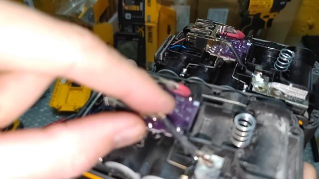 Прогорел корпус у новинки POWERPACK DCB2108, смотрим что произ