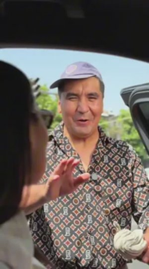 Munisa Rizayevani moshinasini itardim