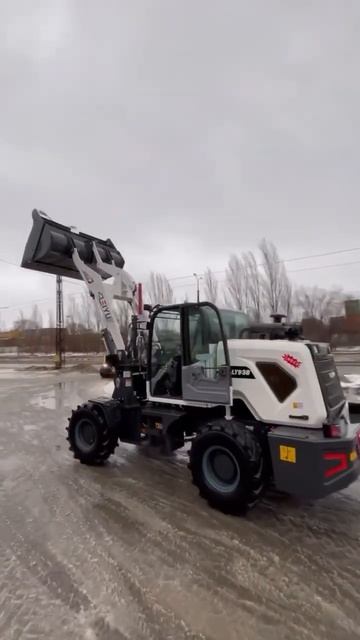 Китайский мини погрузчик #спецтехника #excavator #leiyu смотреть онлайн