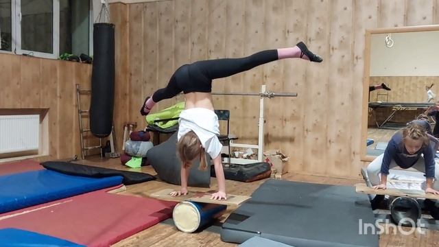 Сонечка Цюпа.  Первая стойка на катушке.  КДМШ 14