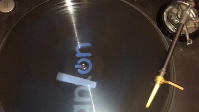 Запись на пластинку. В видео показана запись на гибкие