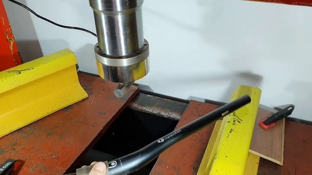 ГИДРАВЛИЧЕСКИЙ ПРЕСС ПРОТИВ ДОРОГОГО И ДЕШЕВОГО РУЛЯ смотреть онлайн