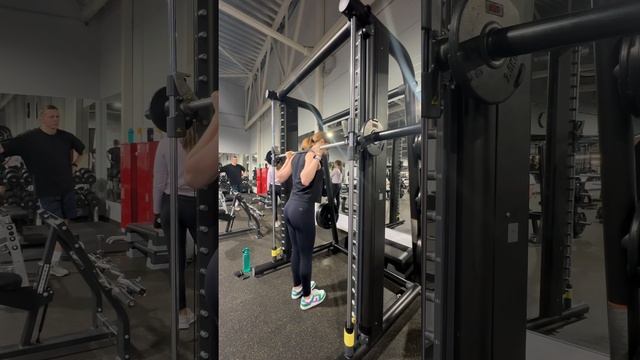 Гудмонинг в тренажере Смита