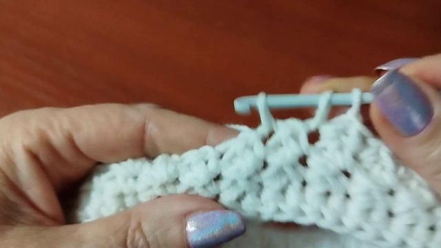 Осенняя шапочка двусторонним узором, крючком.  Видео д